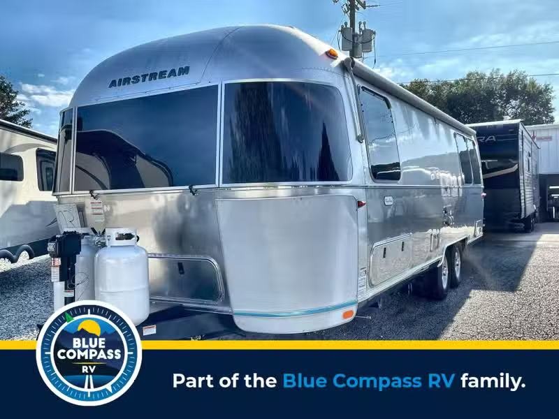 2024 Airstream Flying Cloud 27FB Twin for Sale
