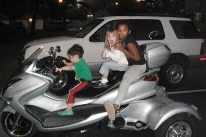 $3,000 OBO 2010 Ice Bear Trike 300cc - Silver - 80 mpg for Sale
</span>