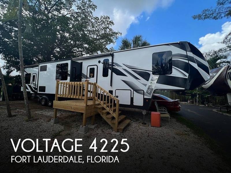 Dutchmen Voltage 4225 Fifth Wheel 2021 for Sale